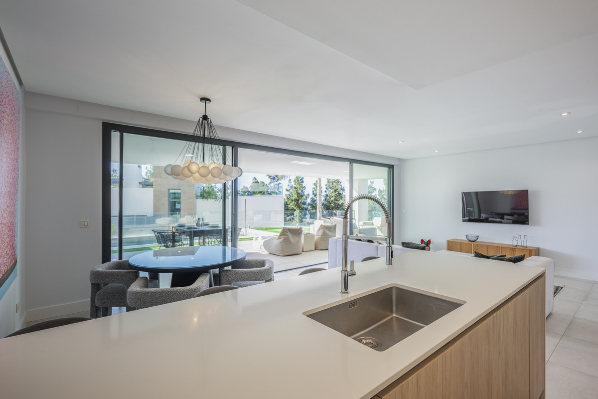 96aa86a7adc88f1f6153e57630191d0f - 16