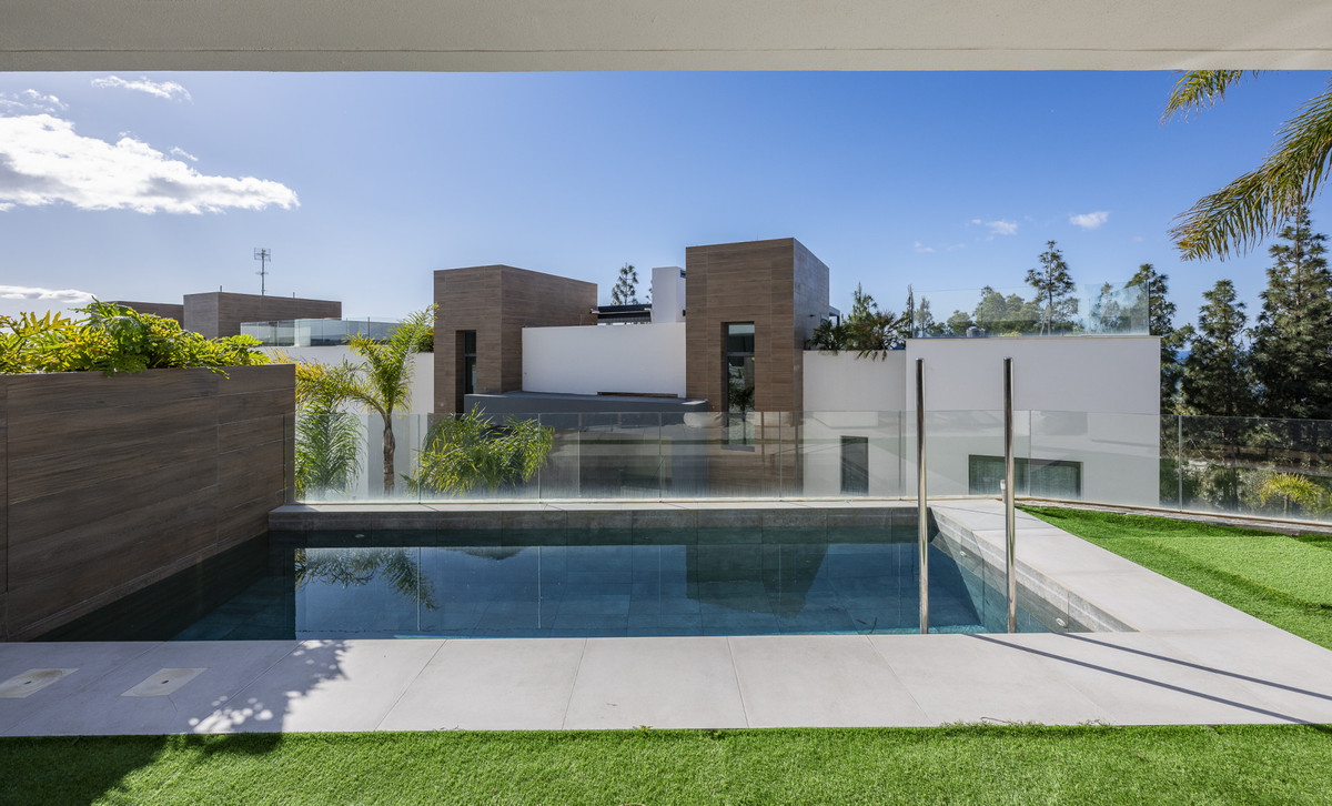 96aa86a7adc88f1f6153e57630191d0f - 33