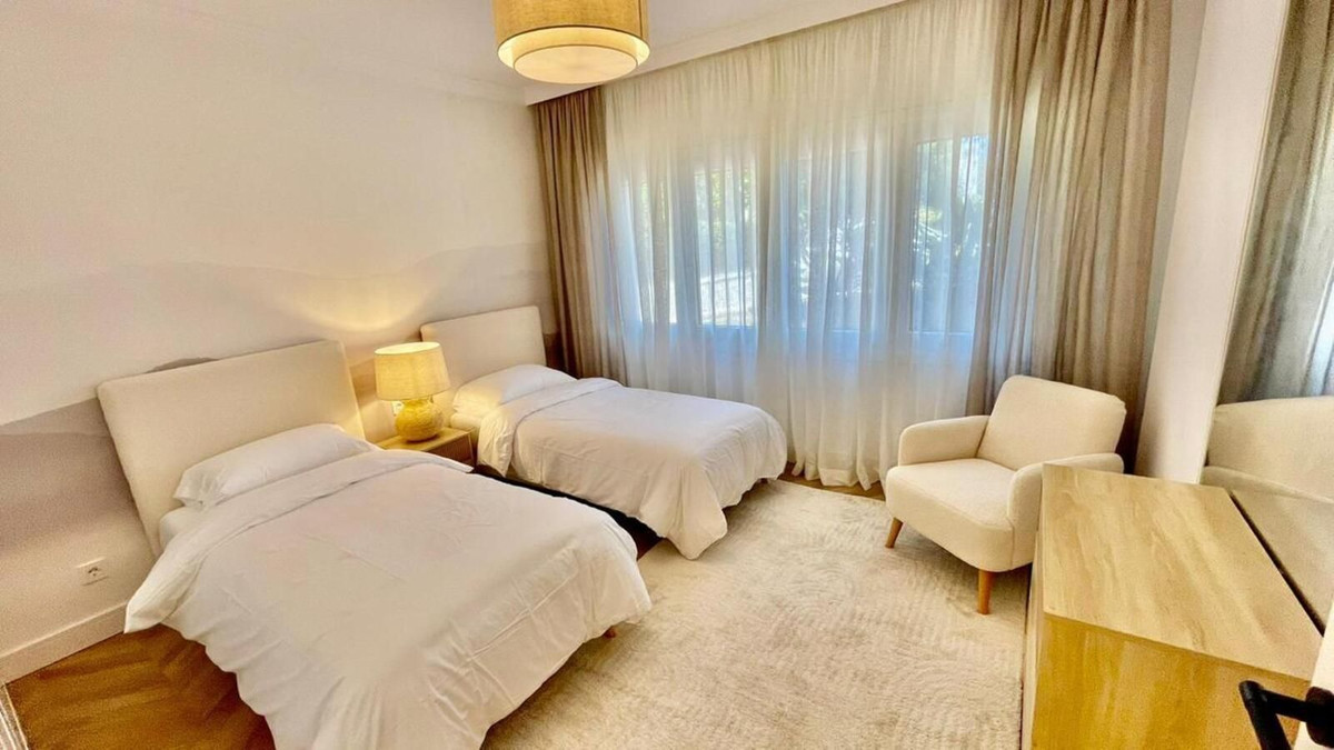 96df8c78be3a9bf4300ed7dbcf54371a - 24