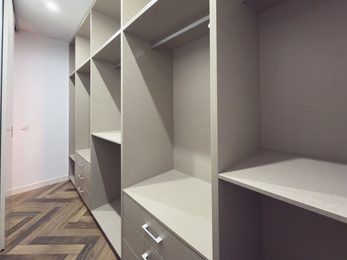 978e544763f468eaf06b6c9b1c62d631 - 12