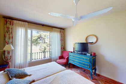 9d26f1b55758074aa087ab964dd0ba0b - 12