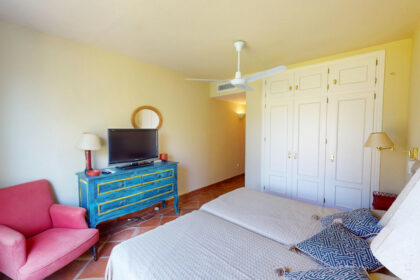 9d26f1b55758074aa087ab964dd0ba0b - 13