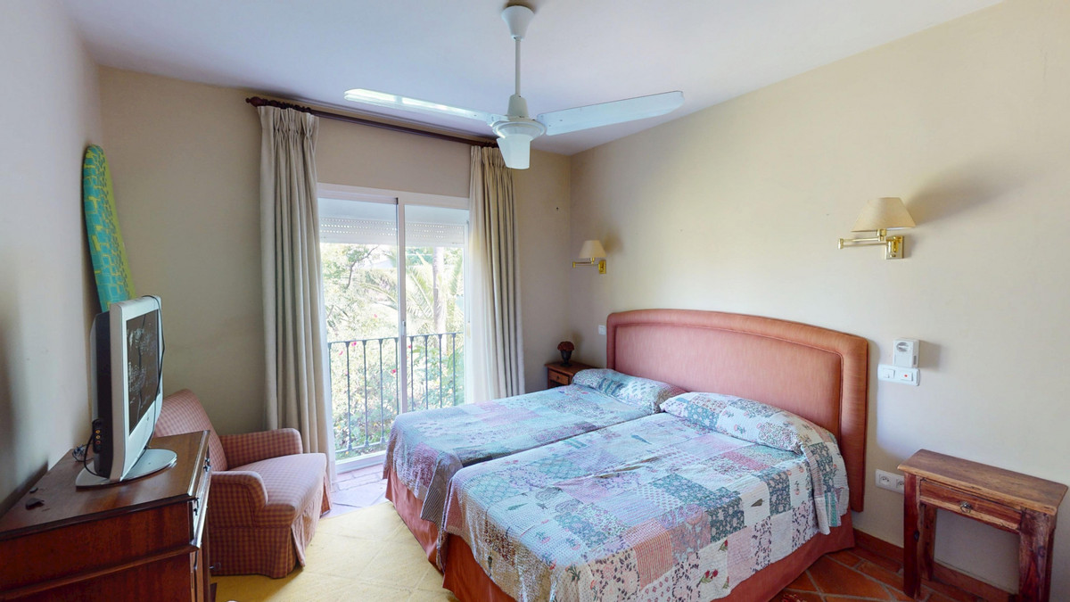 9d26f1b55758074aa087ab964dd0ba0b - 19