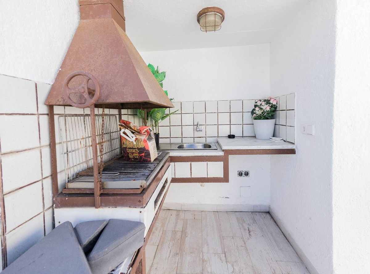 9e521b028666ddab72c3d0c6089a6f67 - 33