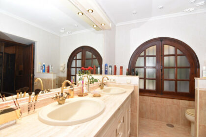 9f19a7fb38188c05870577ad305b1703 - 44