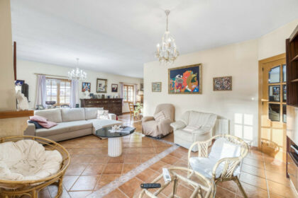 a006a8800f8e691638e2b07d96ea0657 - 10