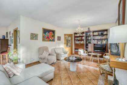 a006a8800f8e691638e2b07d96ea0657 - 9