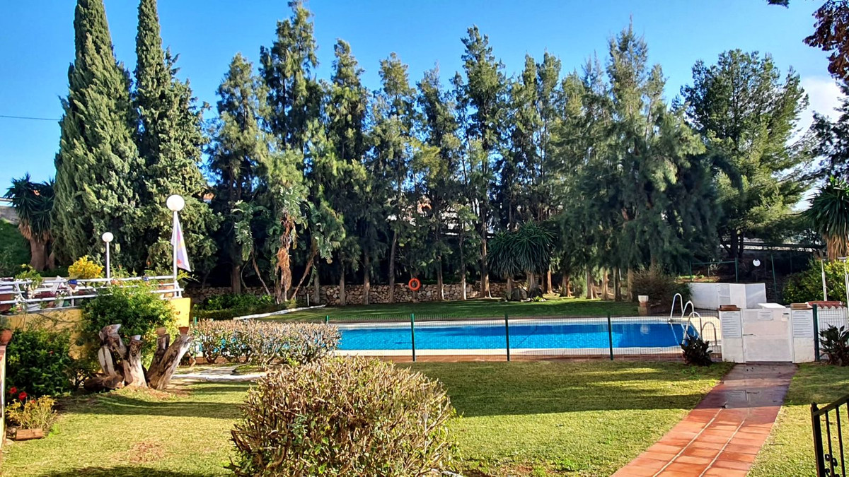 a04b685b3e3adae3d8e8c4e64d0f9f56 - 24