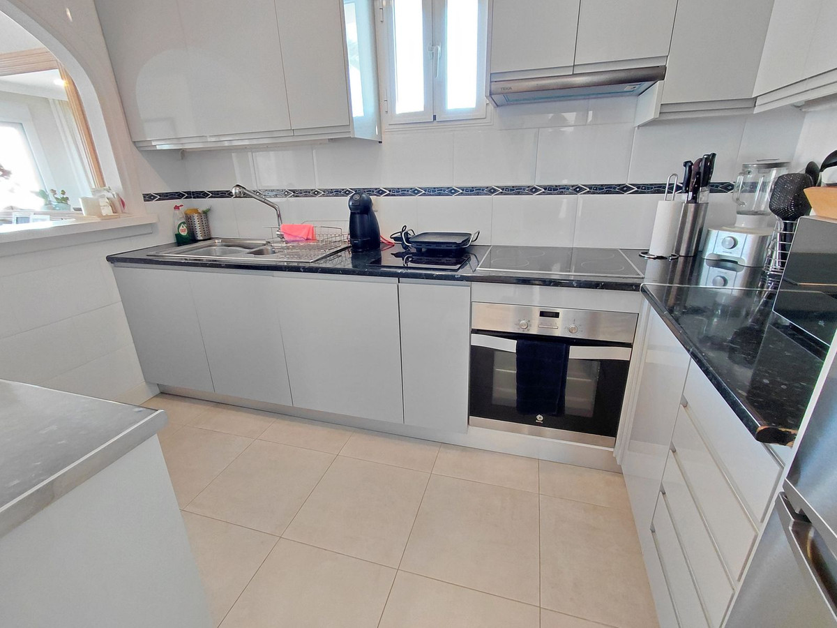 a523ab06dad68f0f419c4f6e2023892c - 12