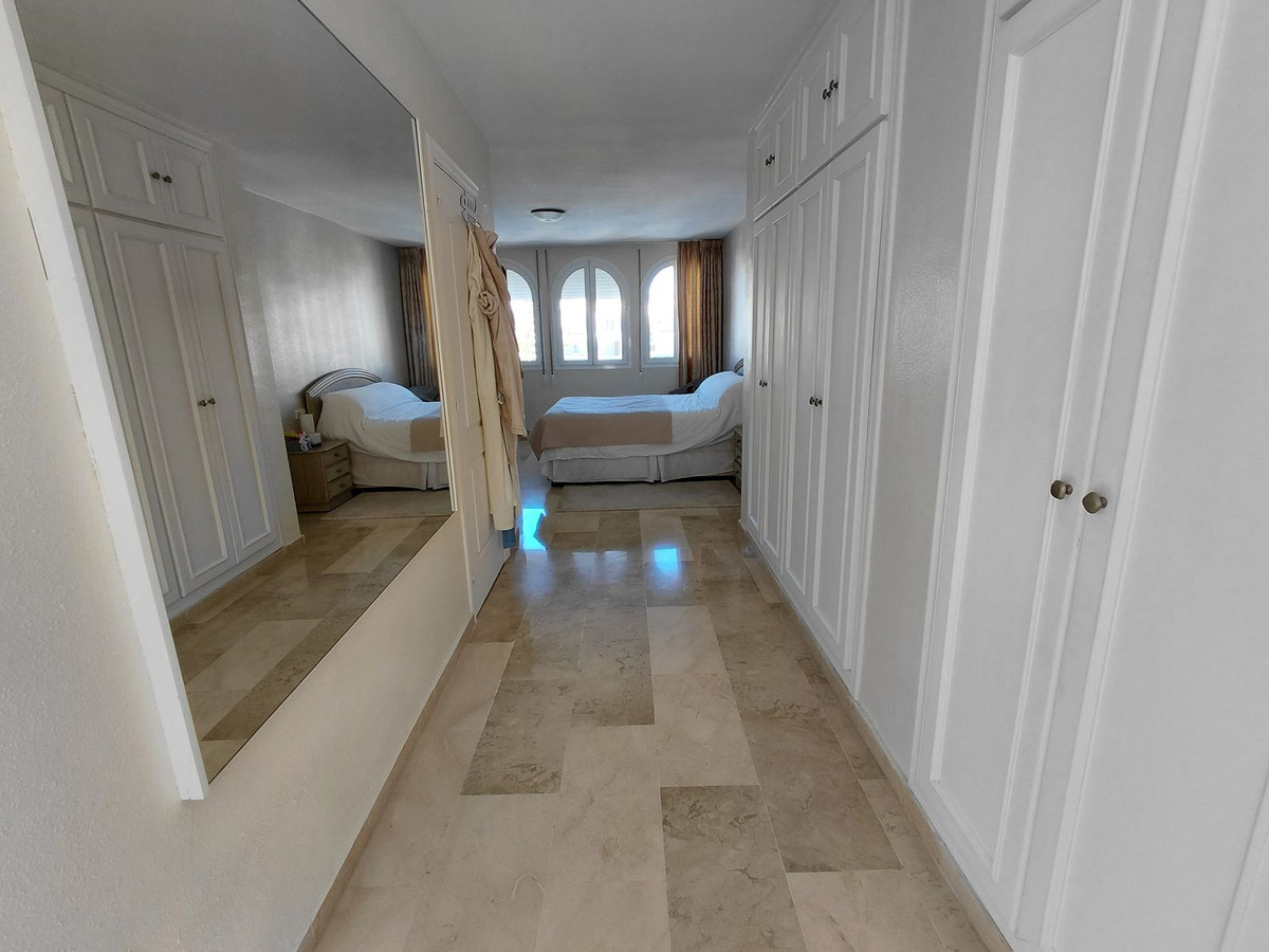 a523ab06dad68f0f419c4f6e2023892c - 34