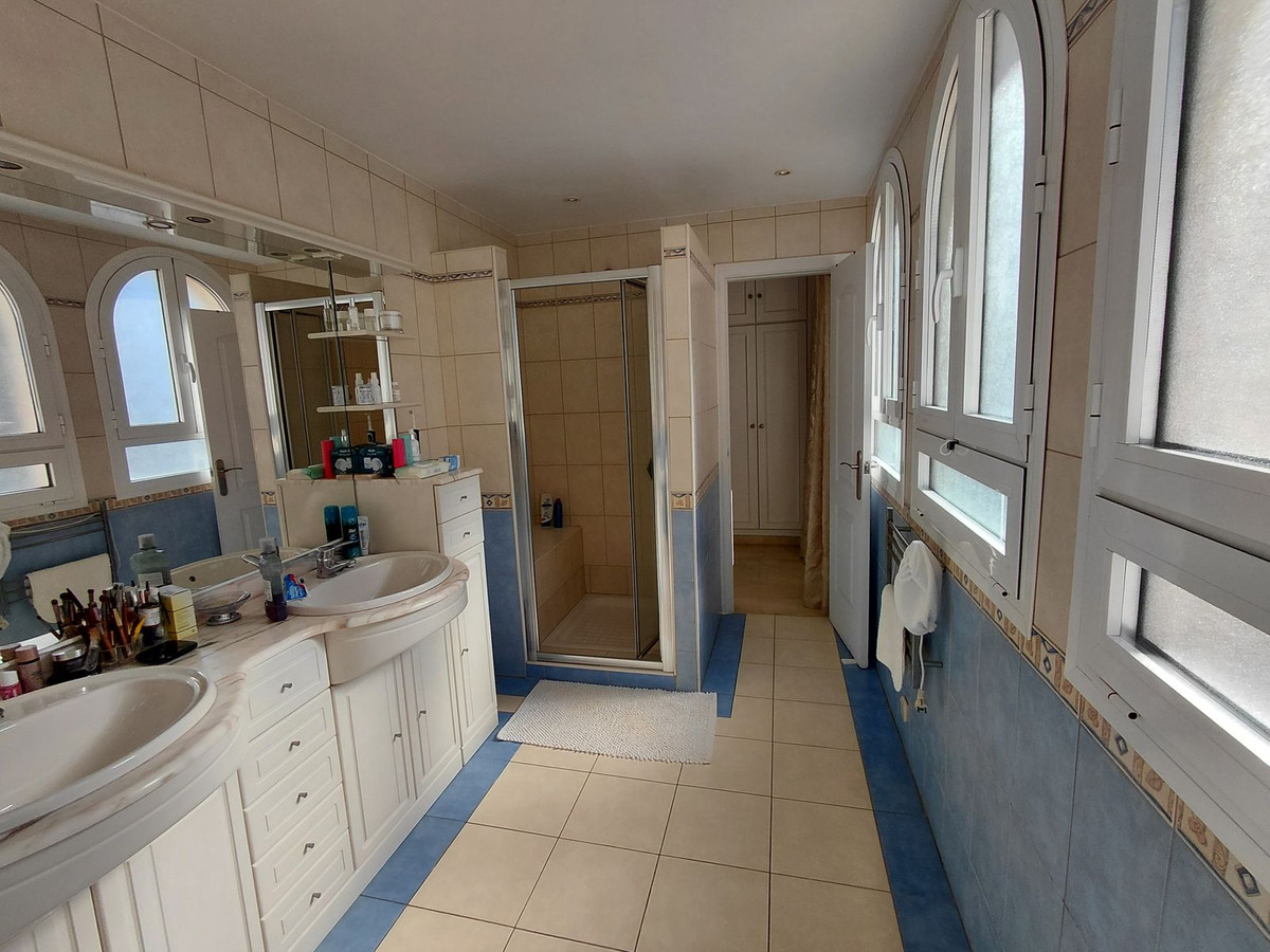 a523ab06dad68f0f419c4f6e2023892c - 36