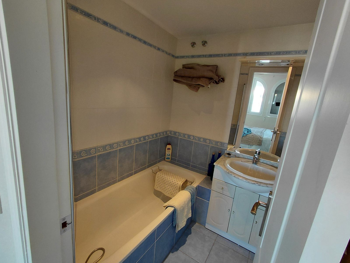 a523ab06dad68f0f419c4f6e2023892c - 40