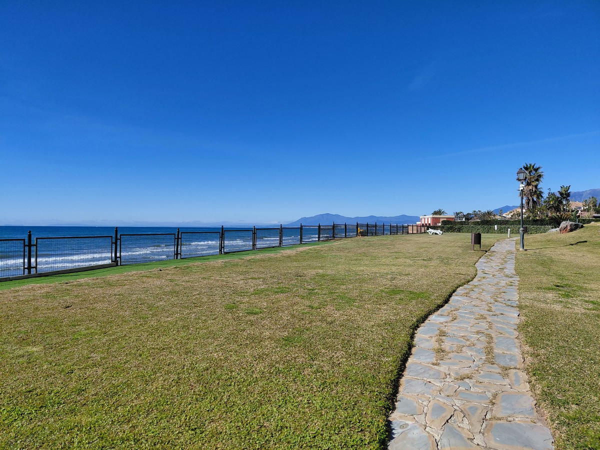 a523ab06dad68f0f419c4f6e2023892c - 42