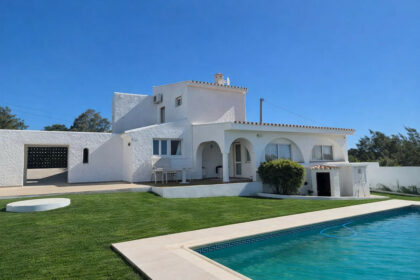 a8b938497e3f9d6e953656c5bb03a120 - 1