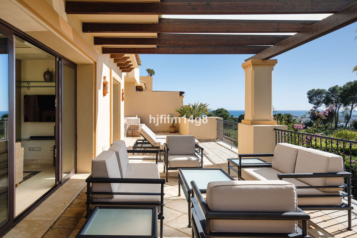 aa14b1a61facd5a2414cf2b89ce4f470 - 1