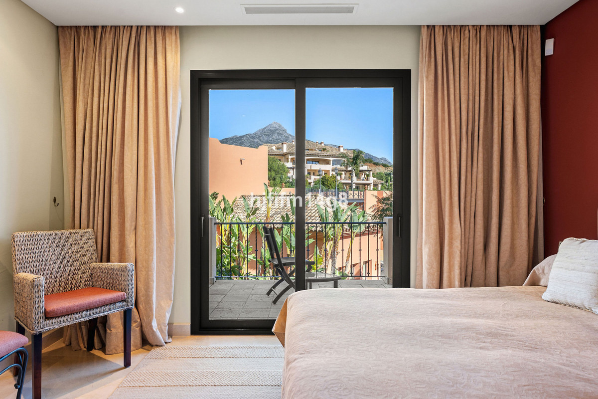 aa14b1a61facd5a2414cf2b89ce4f470 - 12