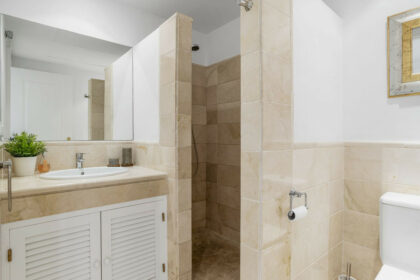 ad0693f19713c3f5a9600eea3e646823 - 19