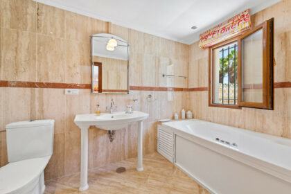 b0c6a68f9c91bb355a29a4919282975e - 17