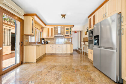 b0c6a68f9c91bb355a29a4919282975e - 18