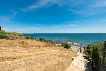 b0c6a68f9c91bb355a29a4919282975e - 23