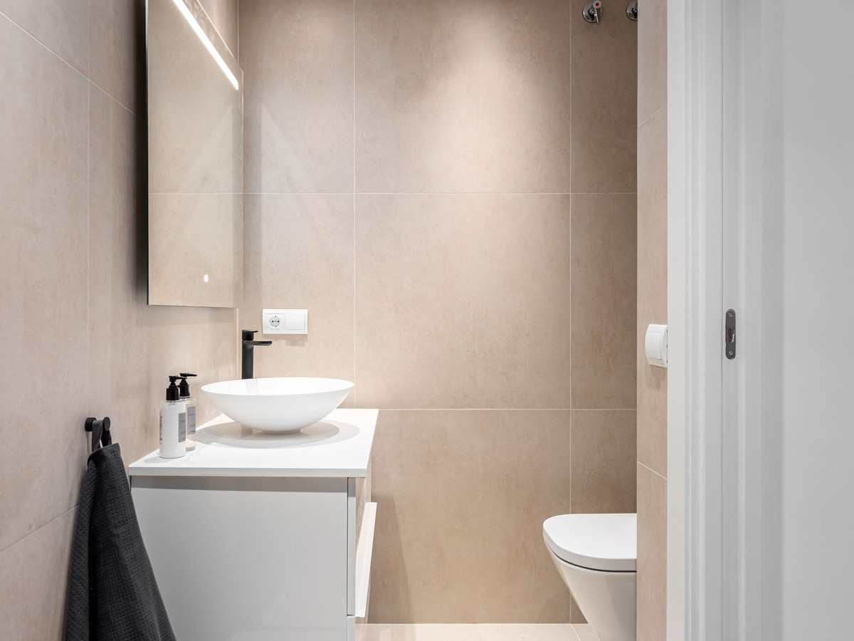 b12c48c95a707b5bb69d6da676982ca4 - 12