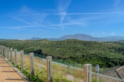 b1457617bd34aa4f9ca1c2f3517b4ffc - 15