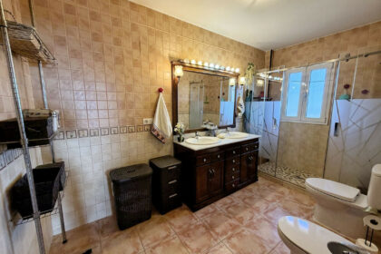 b1677b1f006cb70b5c4837723dc41842 - 15