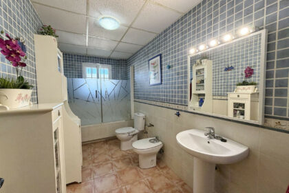 b1677b1f006cb70b5c4837723dc41842 - 18