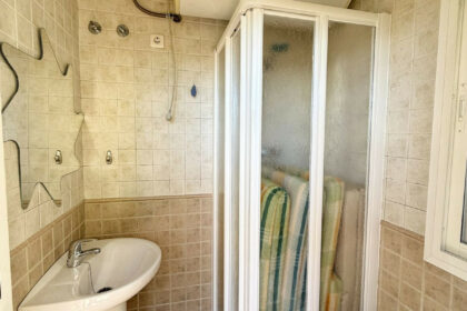 b1677b1f006cb70b5c4837723dc41842 - 41