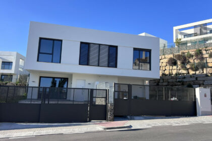 b1fe3e6a3a7224f1fedc7aafb0d2d3aa - 1