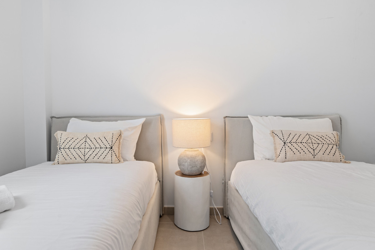 b2b0b3afd7e2dc48c808b99a72a73723 - 18