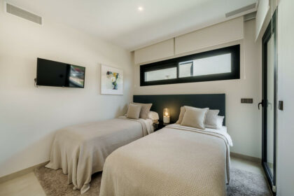 b3d7143046ed5992e7fdb8ade92b884b - 18