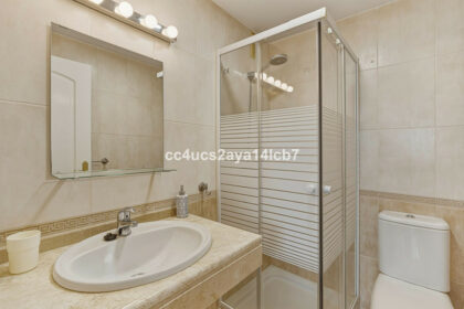 b8a32fd04d3c3e89fad76b1bfa56d98e - 18