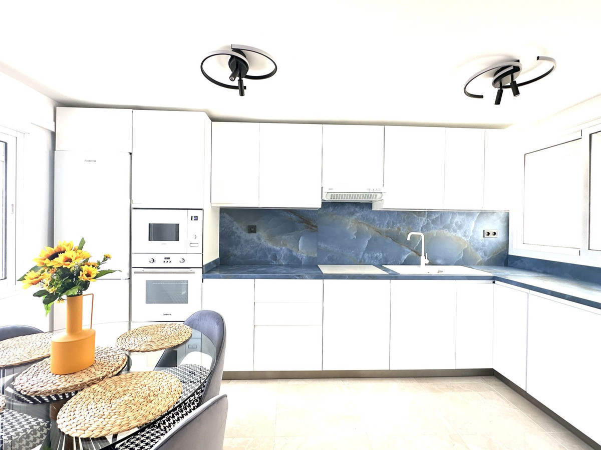 b8af2998cc7f00d93cf29222175396f1 - 11