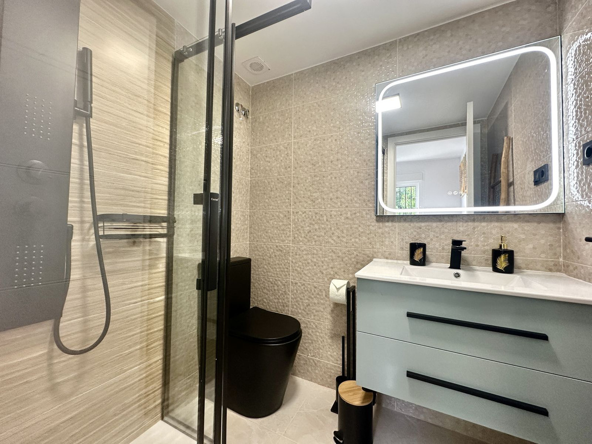 b8af2998cc7f00d93cf29222175396f1 - 23