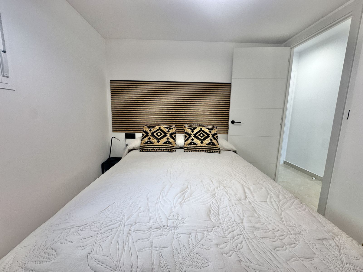 b8af2998cc7f00d93cf29222175396f1 - 27