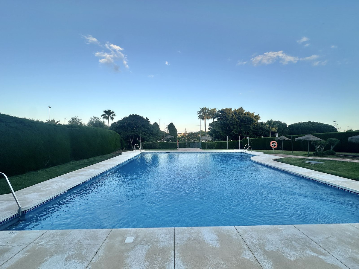 b8af2998cc7f00d93cf29222175396f1 - 37