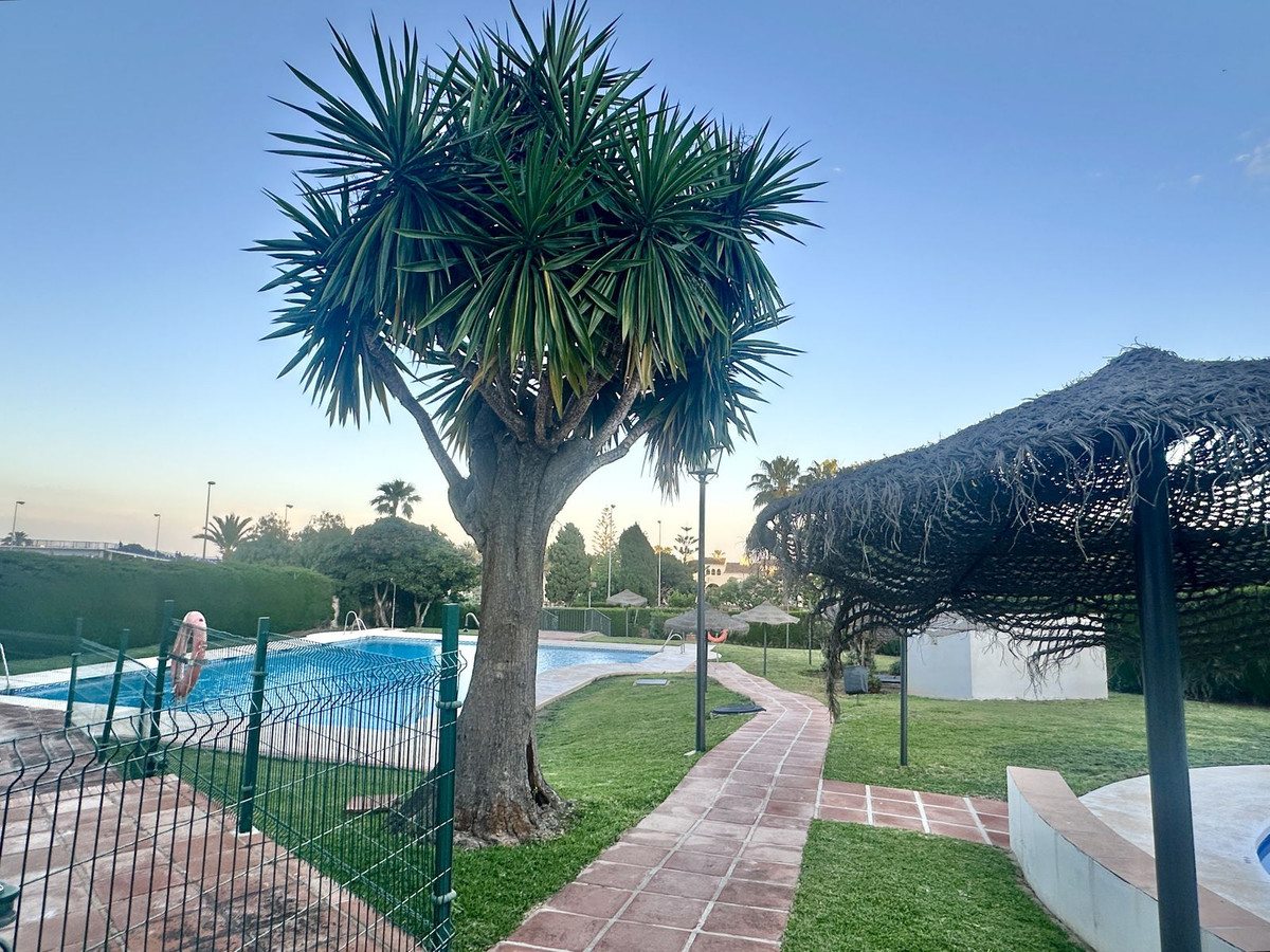 b8af2998cc7f00d93cf29222175396f1 - 38