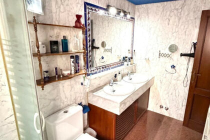 b993bf7a7b09468e8cf0ee40bd64a460 - 14