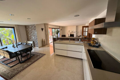 ba1afb38c81c7312ff9288c9d7272d67 - 10