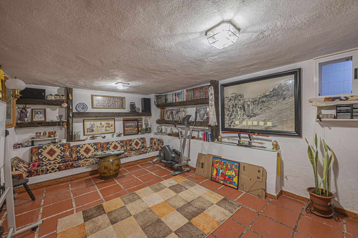 bb230c36b658e0b361cb45255ee7c508 - 12