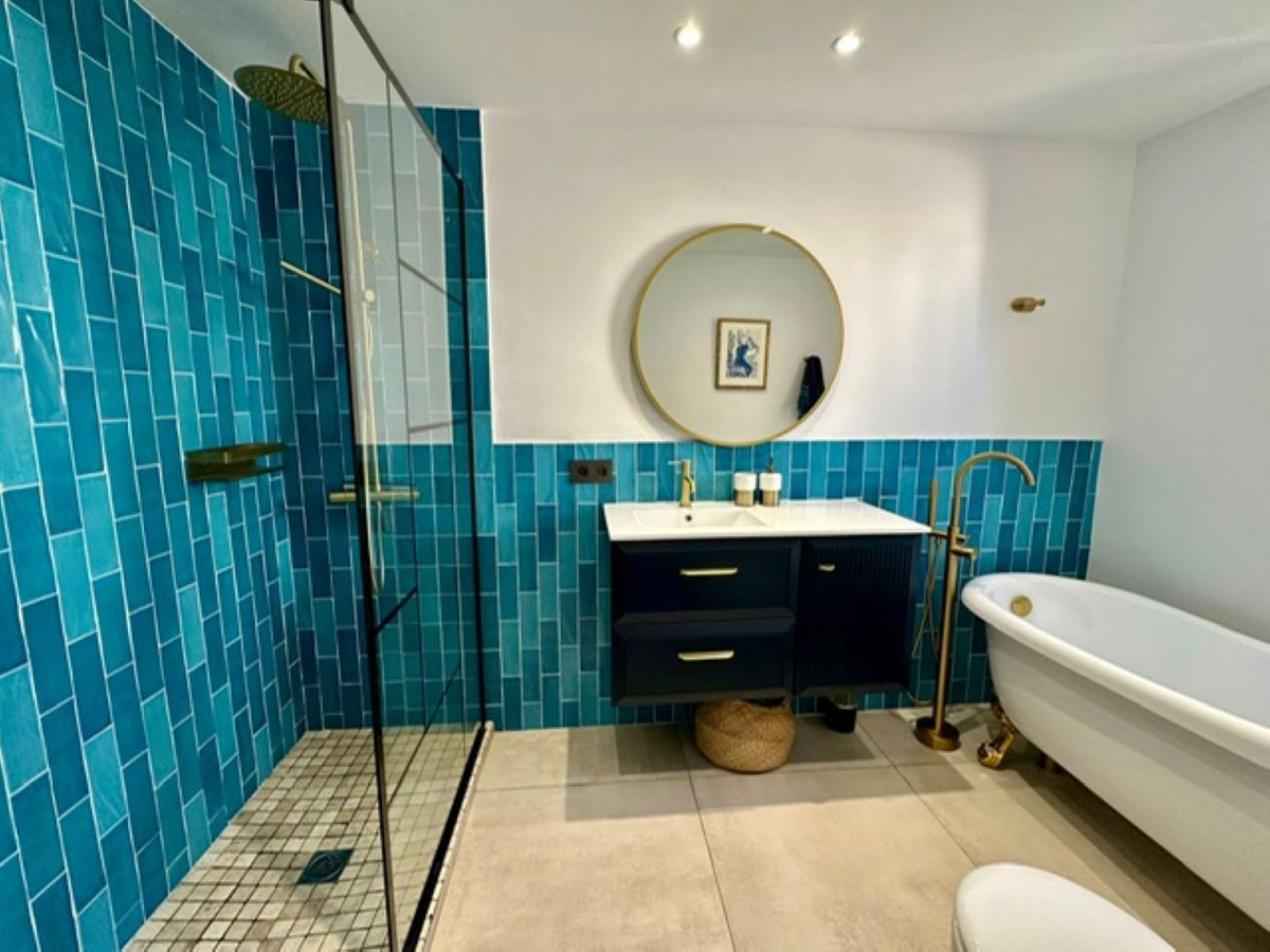 bce229de048f584a518e75783bda5956 - 13