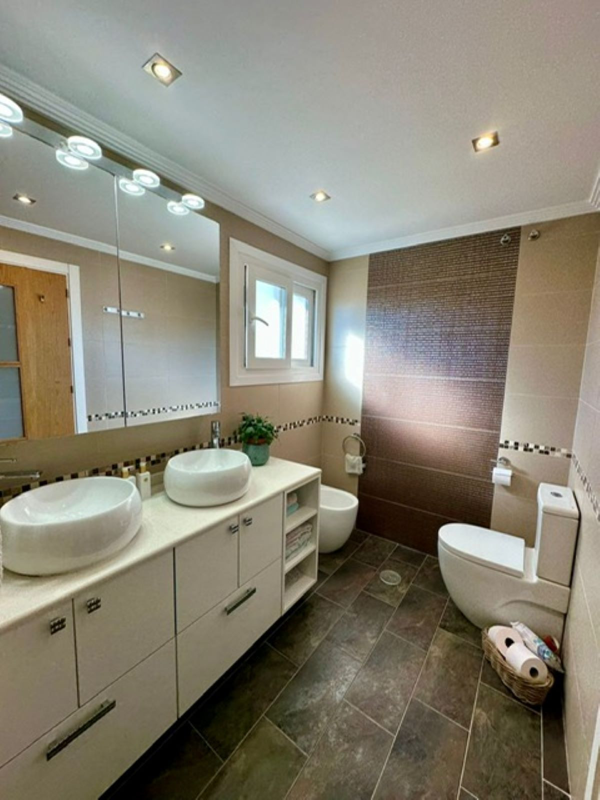 bce229de048f584a518e75783bda5956 - 19