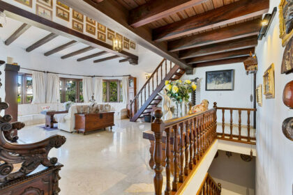 bcfd21026a95a25f585c87d201b7f080 - 10