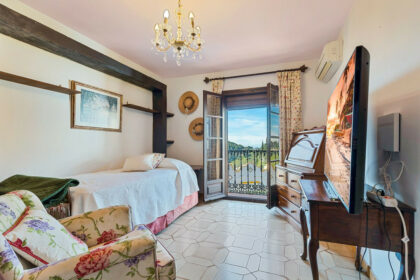 bcfd21026a95a25f585c87d201b7f080 - 11