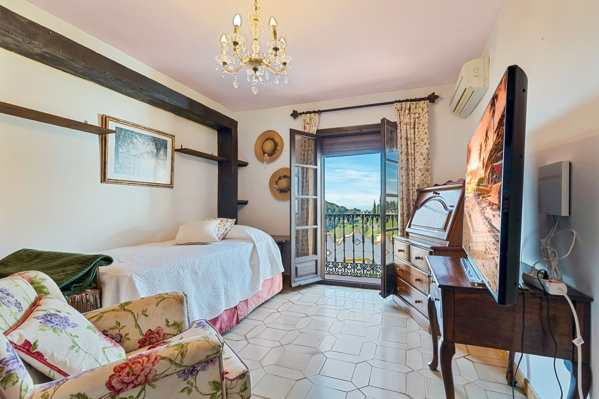 bcfd21026a95a25f585c87d201b7f080 - 11