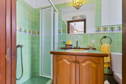 bcfd21026a95a25f585c87d201b7f080 - 12