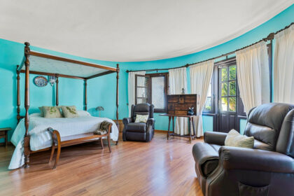 bcfd21026a95a25f585c87d201b7f080 - 13