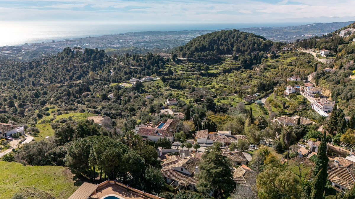 bcfd21026a95a25f585c87d201b7f080 - 28