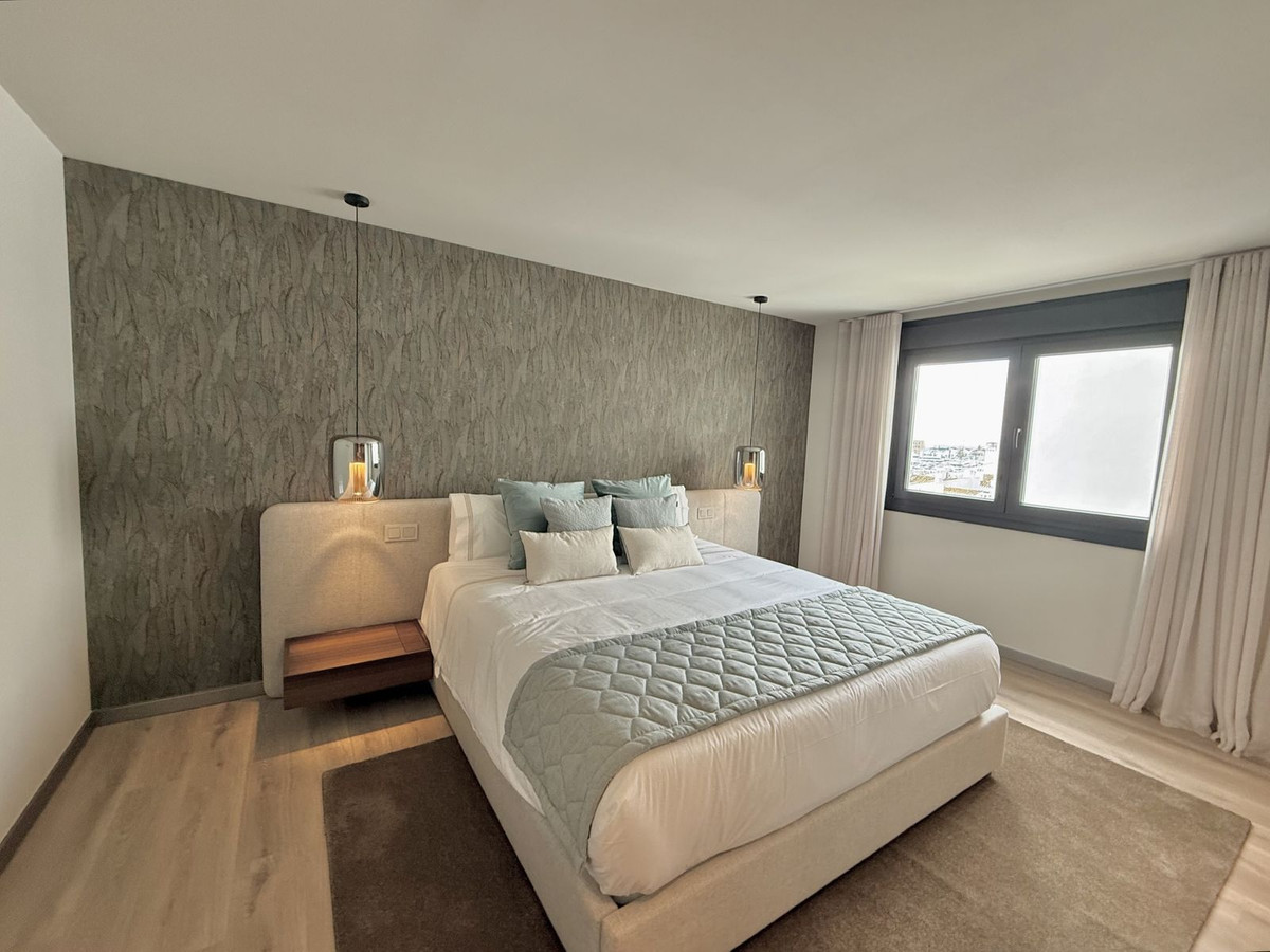 c1a43d56ba22890b475ef366521ef800 - 18